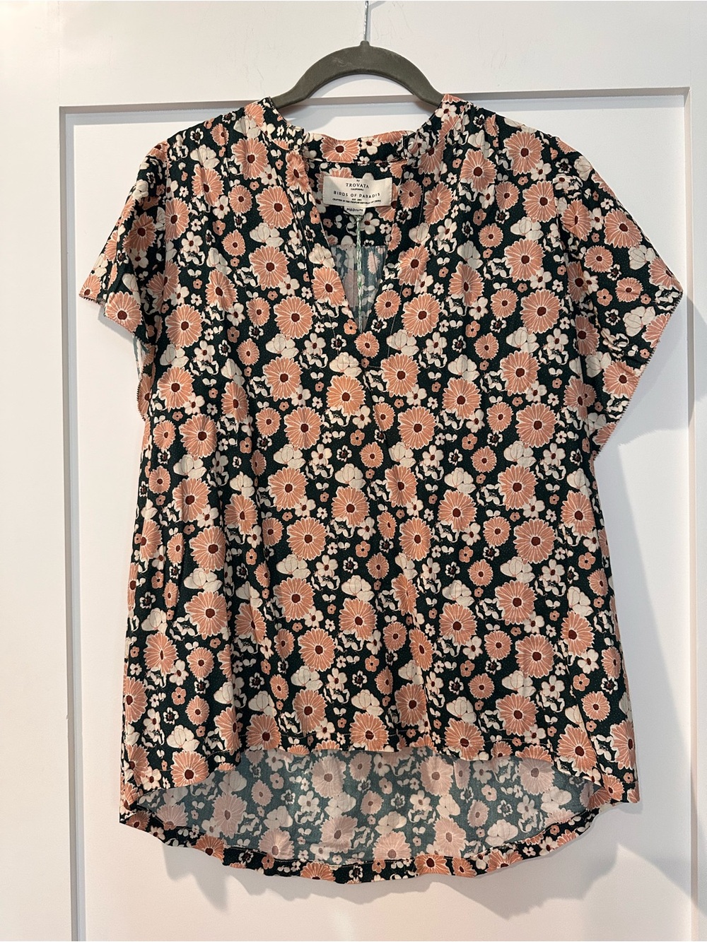 NWT Trovea Birds of Paradise Floral V-Neck Ruffle Sleeve Blouse